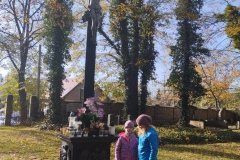 02.11.2022 #SzkołaPamięta. Wyjście na Cmentarz Hutniczy  klasy II SP. Koordynatorzy p. Czapla i p. Zieleńska - Bensz