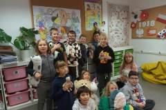25.11.2022 Dzień Pluszowego Misia w kl. III SP. Koordynatorzy p. Lebida i p. Tokarczyk