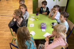 26.09.2022 Pasowanie na świetliczaka uczniów klasy I a SP. Koordynatorzy p. Krawczyszyn i p. Zapalska
